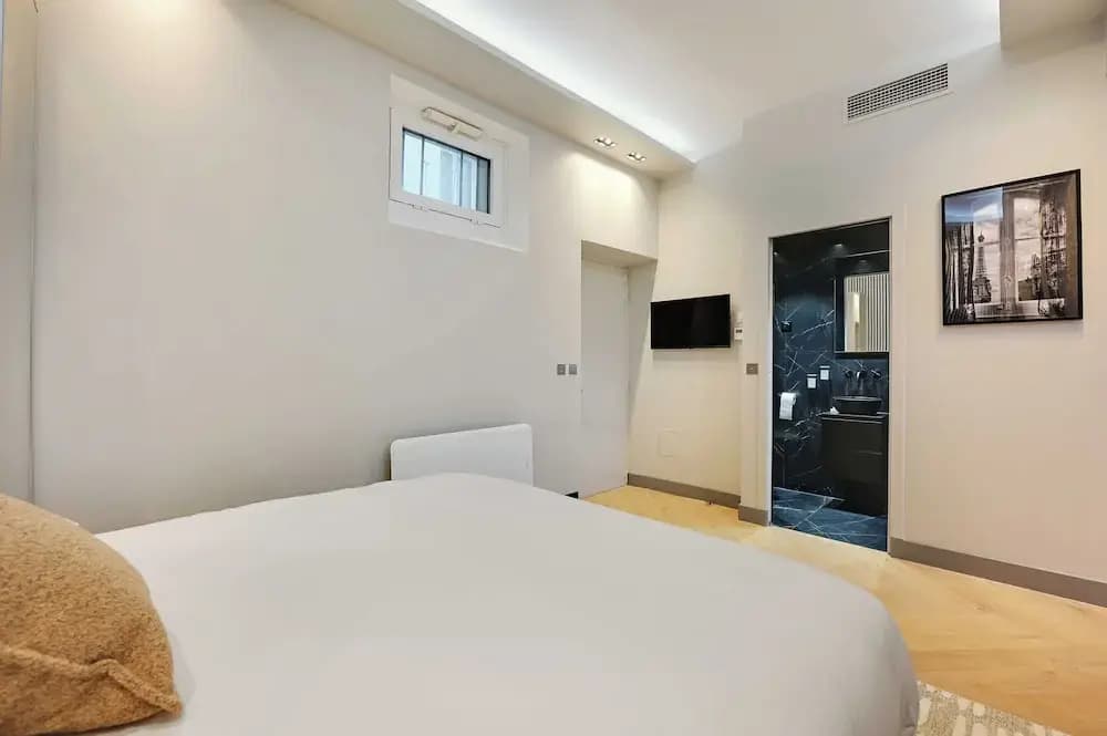 Elegant Home Close to the Eiffel Tower - Photo 1