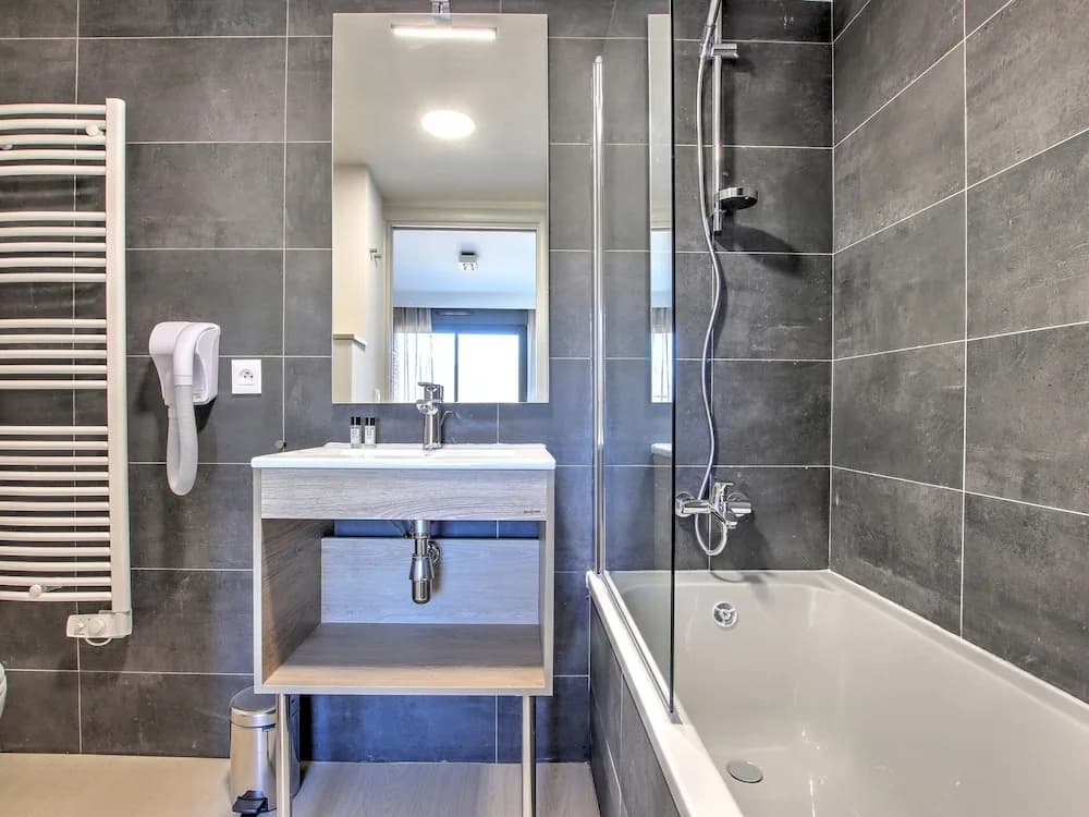 Excellent Apartment on the Cote D'azur - Miniature 8