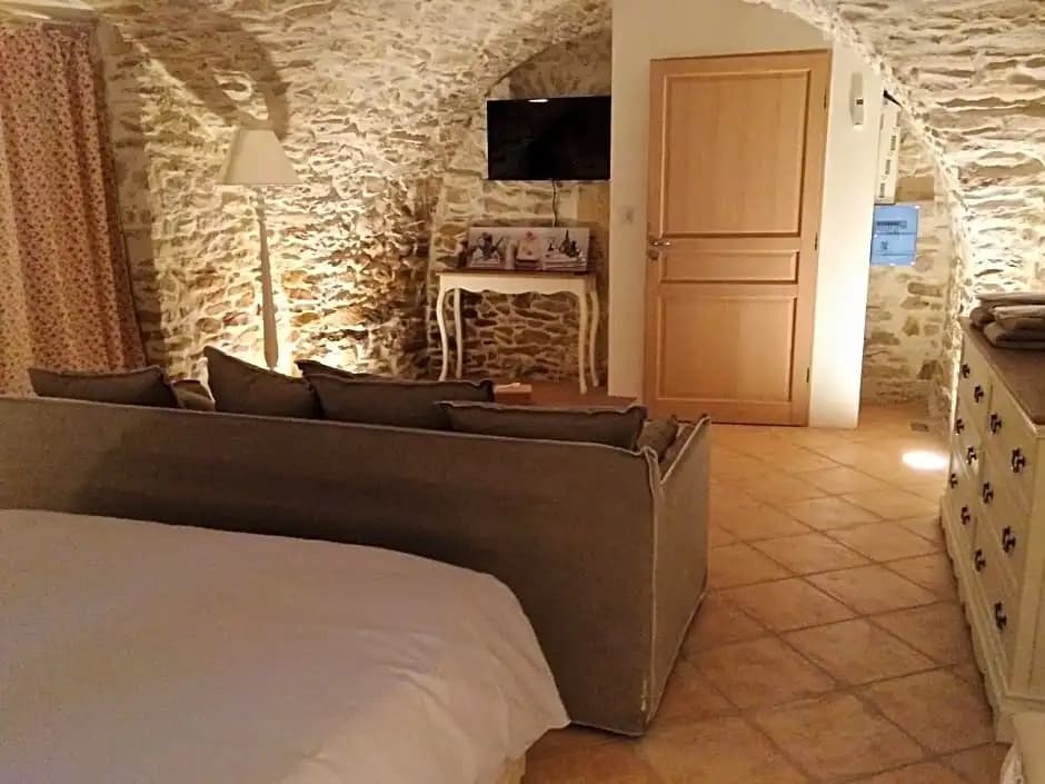 Locus Amoenus - Photo 3