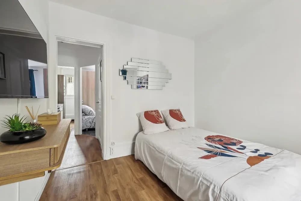 Paris 1BR in front of Montparnasse Tower - Miniature 6