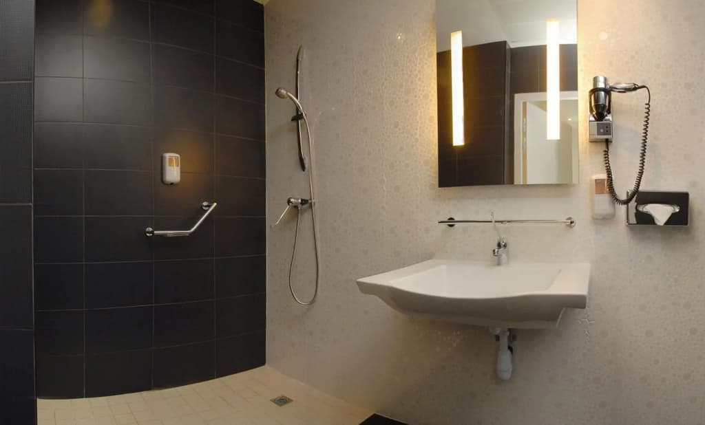 Kyriad Prestige Perpignan Centre Gare - Miniature 8