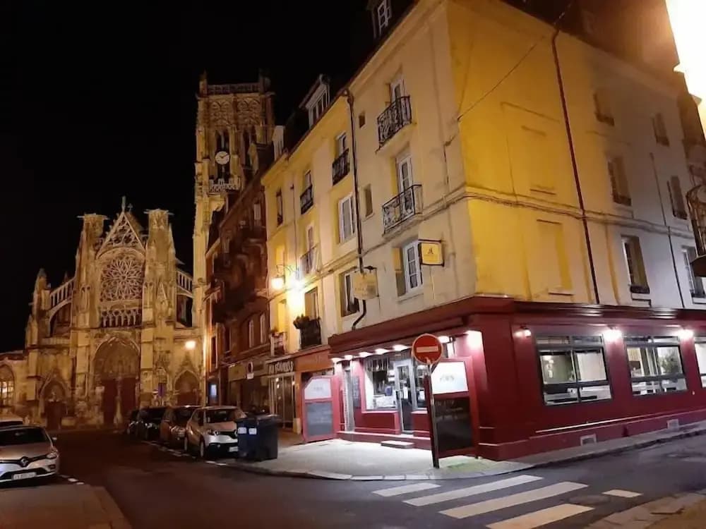Hôtel Au Grand Duquesne - Photo 1