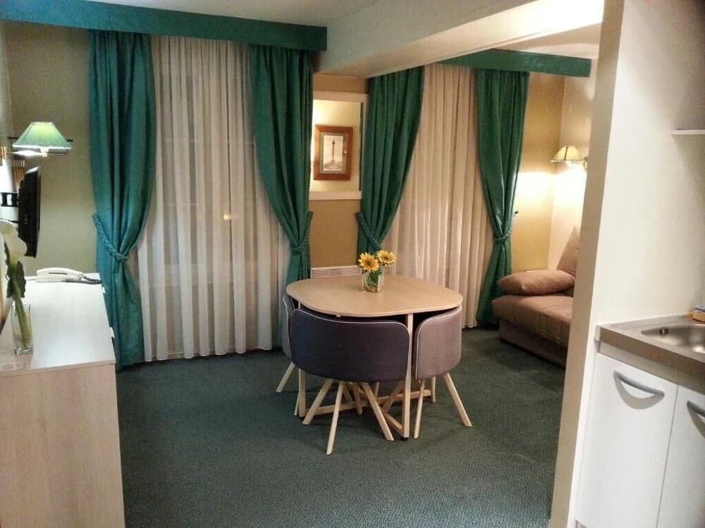 Hotel de la Tour - Photo 3