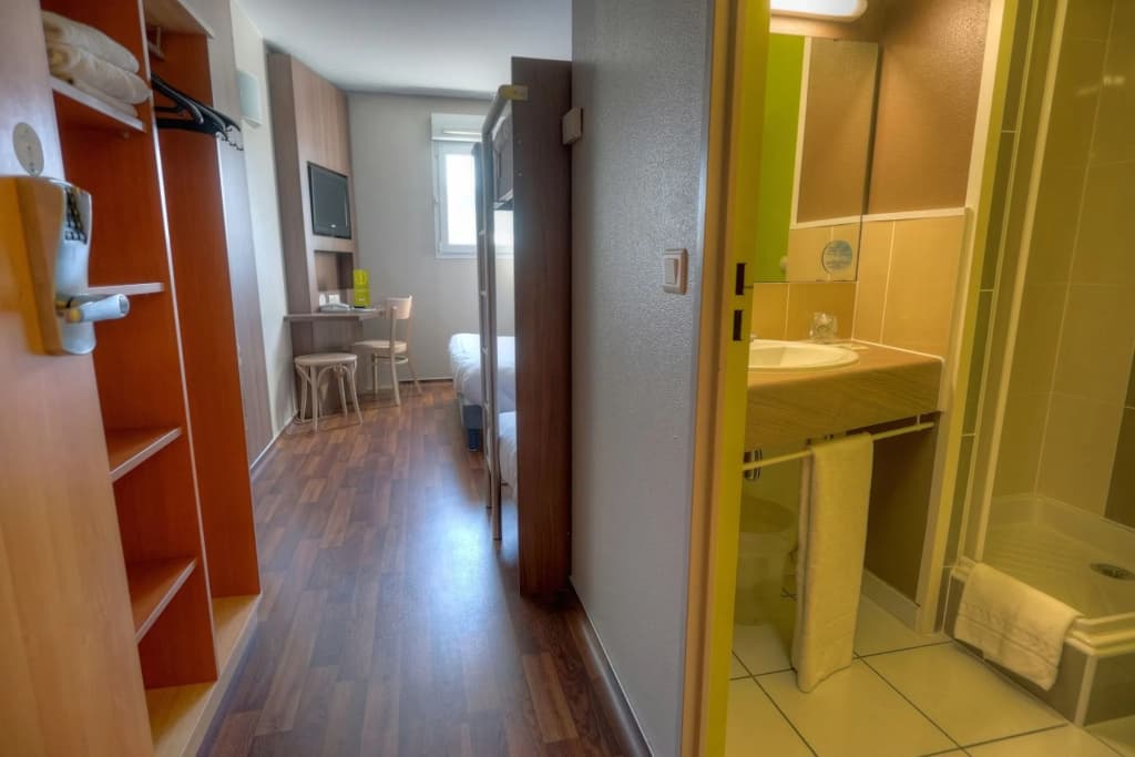 B&B HOTEL Saint-Etienne Monthieu - Miniature 8