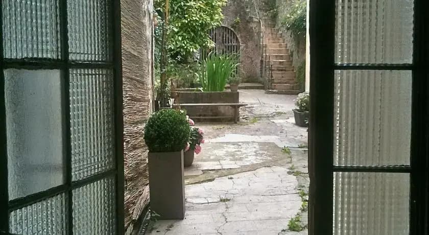La Cour au Lavoir - Photo 1