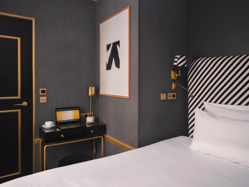 Snob Hotel - Miniature 7
