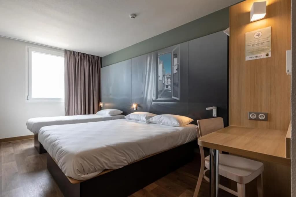 B&B HOTEL Troyes Magasins d'usine - Miniature 6