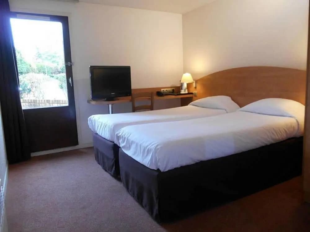 Mondhotel Chelles - Photo 5