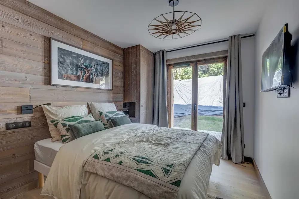 Ideal 3 Bedroom Apartment With 200m2 Garden - Photo 2