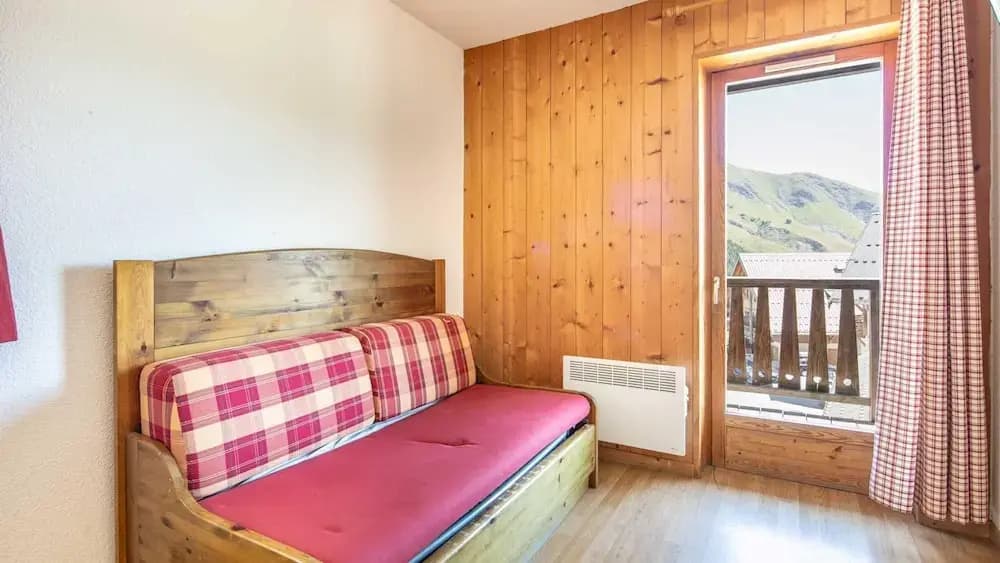 Cozy Alpine Apartment With Pool - Photo 4