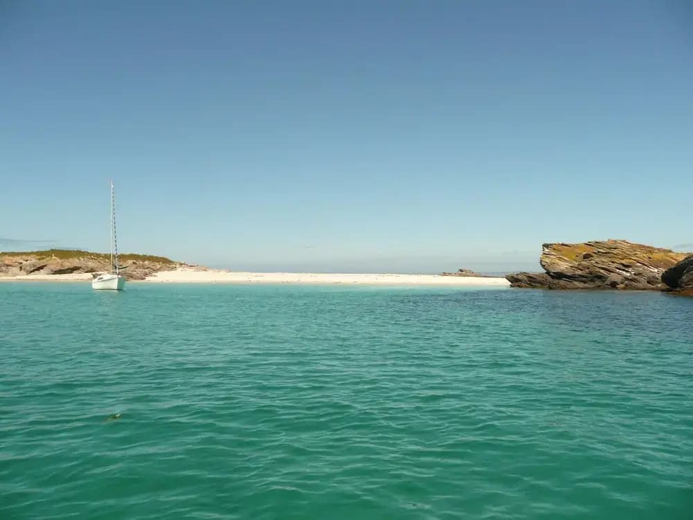 Holiday Home in Plouarzel Near Sandy Beach - Photo 4