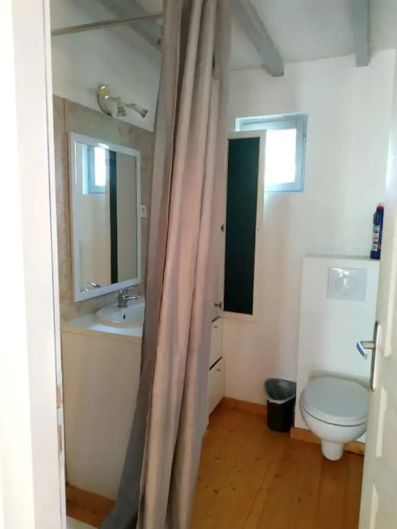 Chalet With 2 Bedrooms In Poussan With Enclosed Garden - Miniature 8