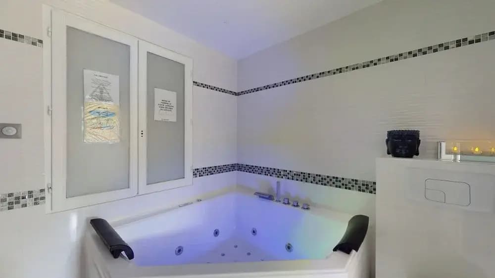 Kimia Suite Room - Miniature 7