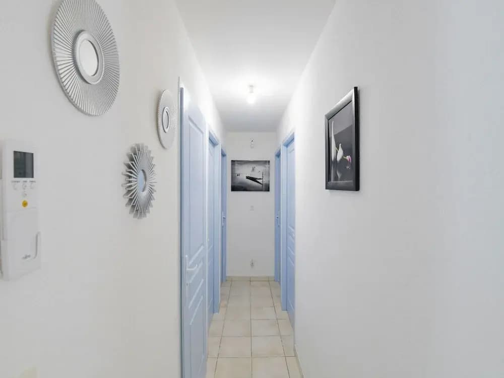 Zen Room in a Private Home With a Swimming Pool - Miniature 8