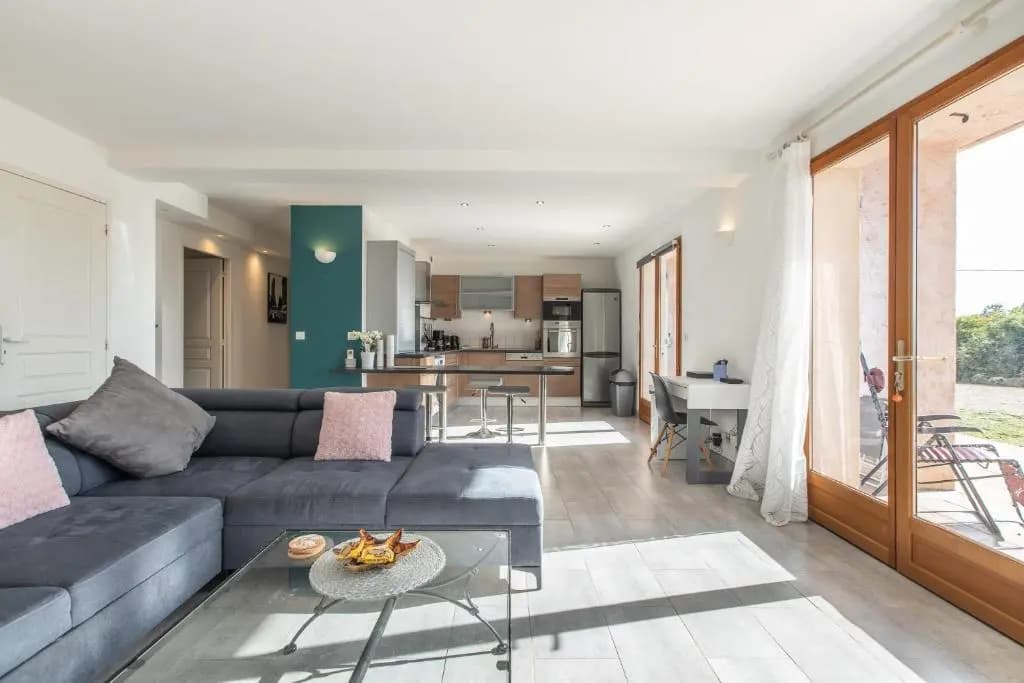 Quiet large 3-bedroom apartment with terrace, garden & incredible Mountain view - Photo 5
