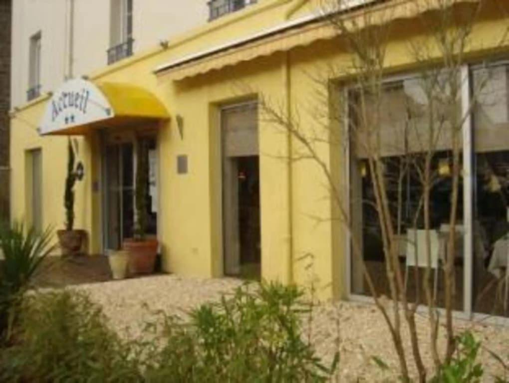 Brit Hotel Le Surcouf - Photo 1