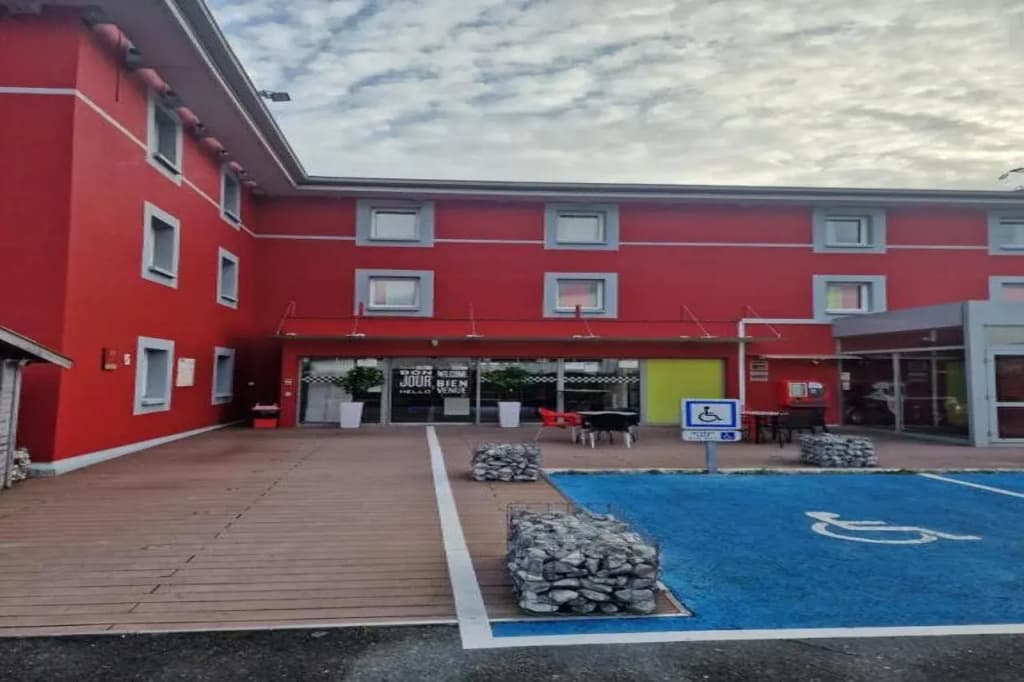 Enzo Hotels Reims Tinqueux by Kyriad Direct - Photo 1