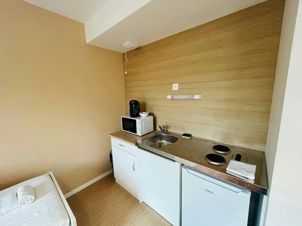 We Live In R - Suite 204 - Photo 5