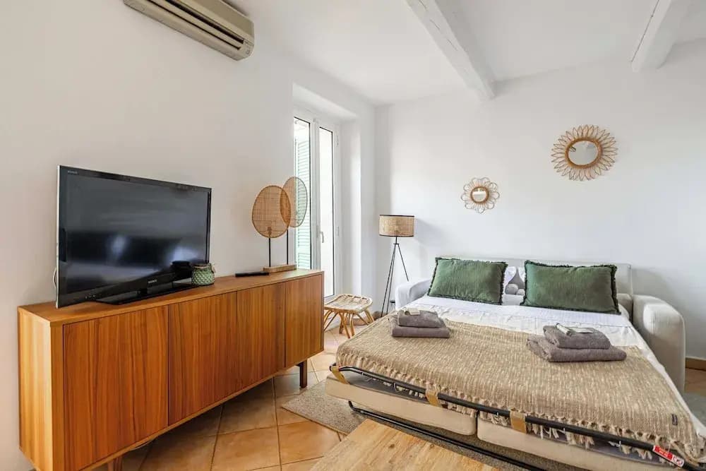 Charming Apartment in the Heart of Le Suquet - Photo 2