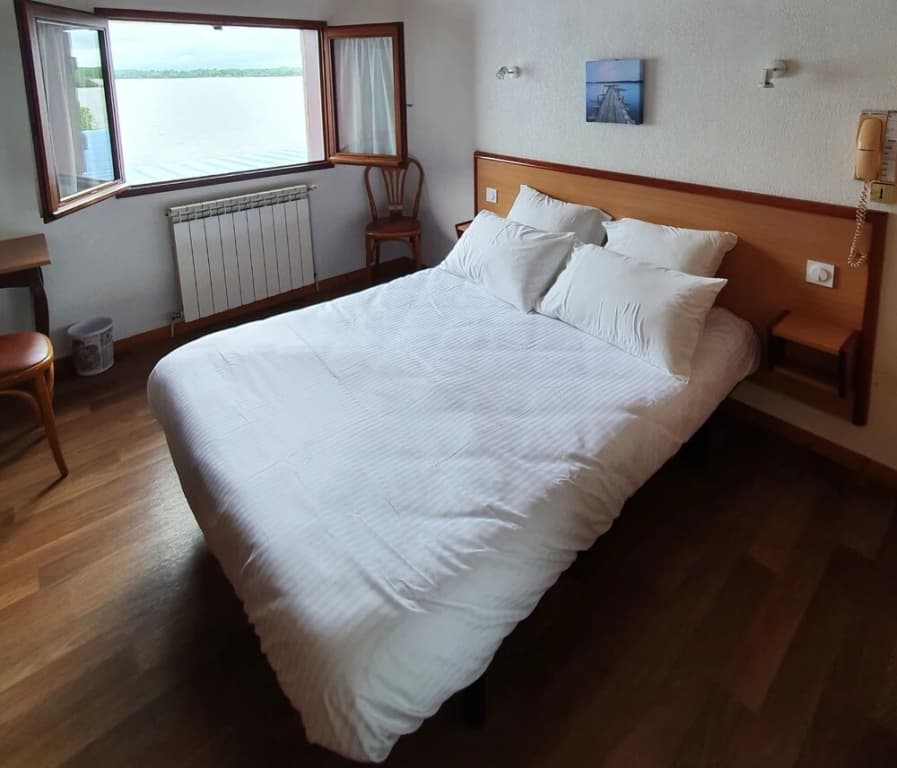 Hôtel du Lac - Photo 1