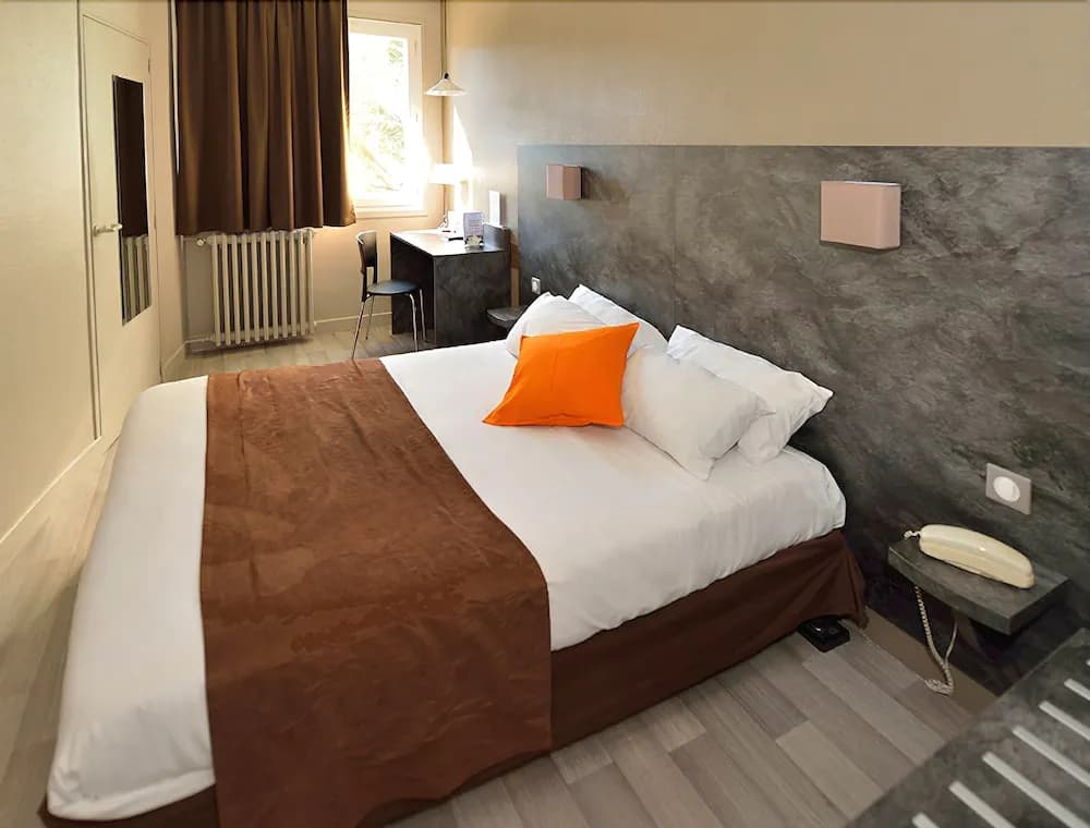 Garden Hotel - Photo 4