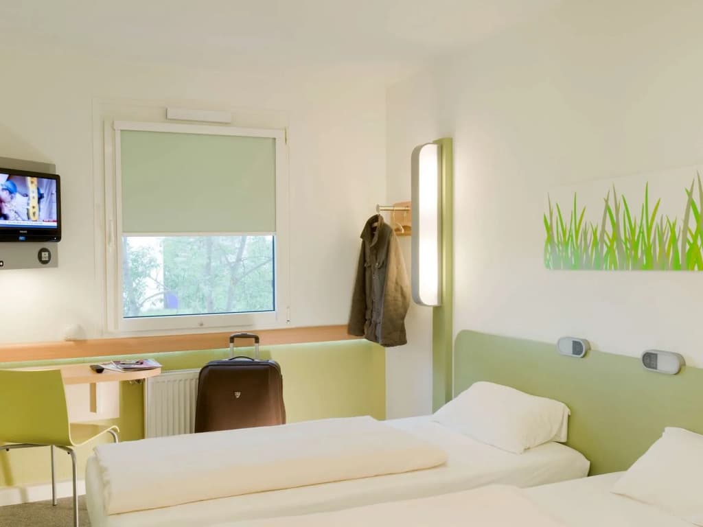 ibis budget Fréjus Saint-Raphaël Centre et Plage - Photo 2