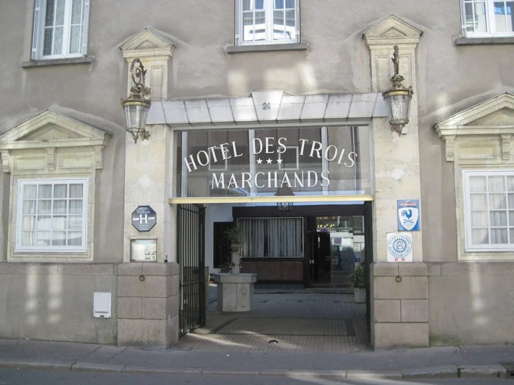 Hôtel des Trois Marchands - Photo 1