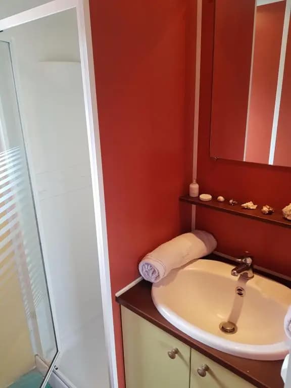 Mobil-home flottant SEURRE vue panoramique sur l'eau jacuzzi privé en option - Miniature 6
