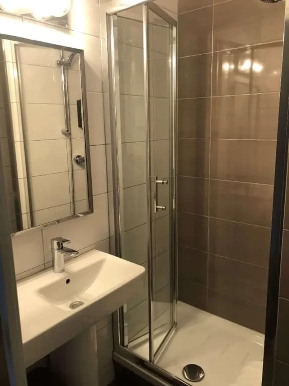 ibis Styles Saint-Quentin - Miniature 8