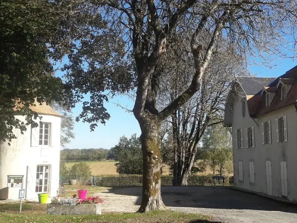 Gite Located in Lush Greenery - Photo 4