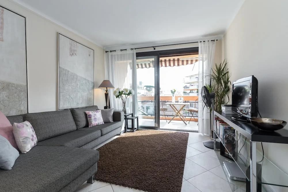 Modern 3 Bedroom 3 Bathroom Apartment for Rent Near Cannes Old Town Walking Distance to Palais - 2000 - Photo 3