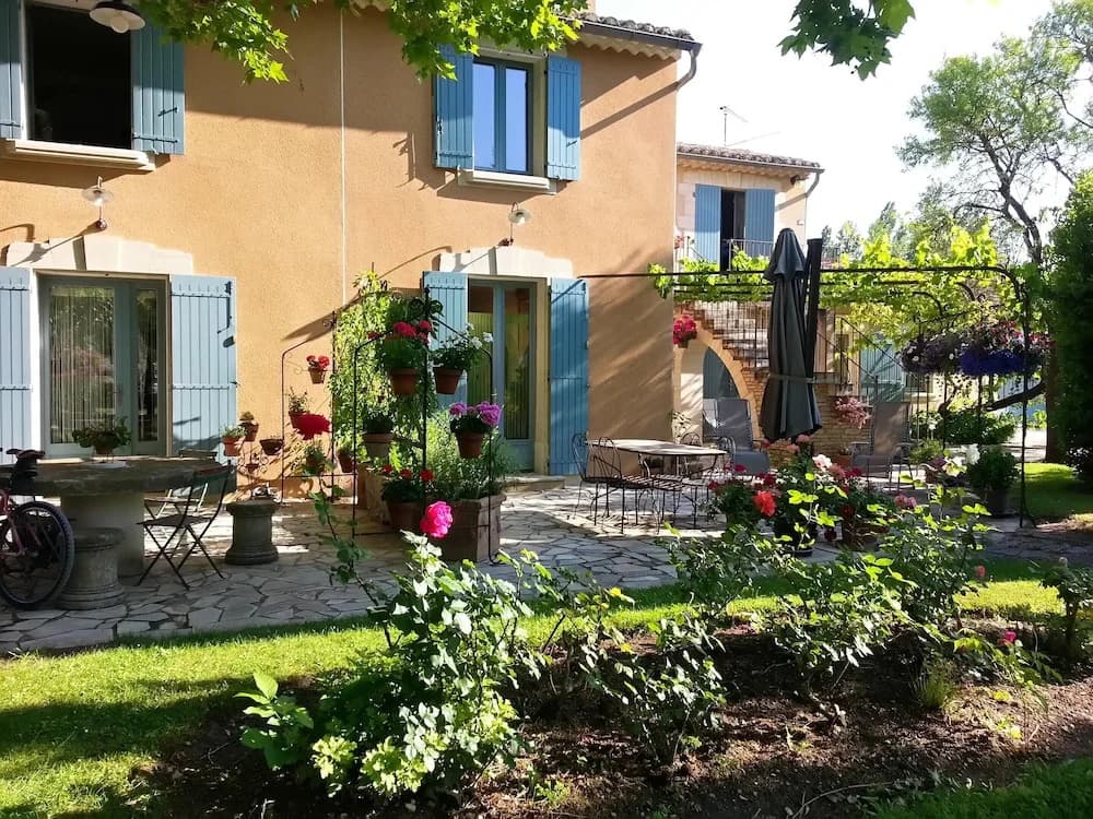 House With one Bedroom in Le Thor, With Furnished Garden and Wifi - Miniature 8