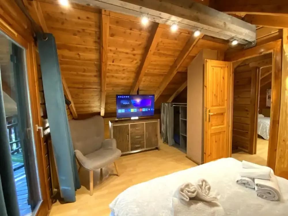 LE Renne Chalet en Bois au Calme Avec SPA Jacuzzi - Photo 2