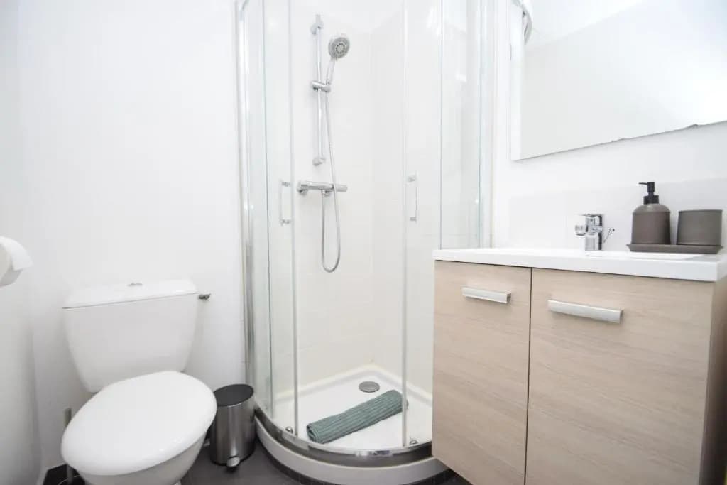 Appartement cosy 2 pers vue mer balcon hyper centre Dinard - Miniature 8