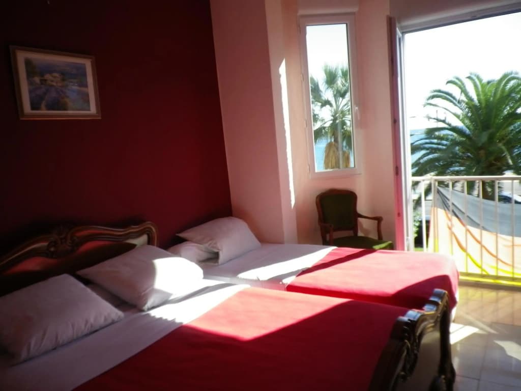 Azur Hotel - Photo 2