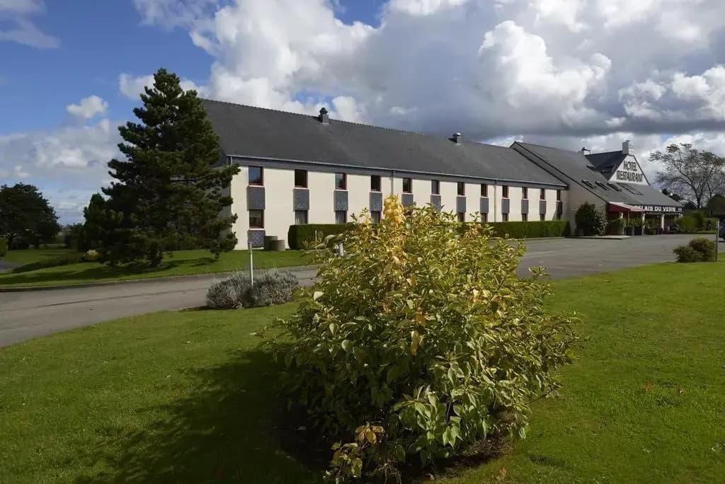 Brit Hotel Au Relais du Vern - Photo 1