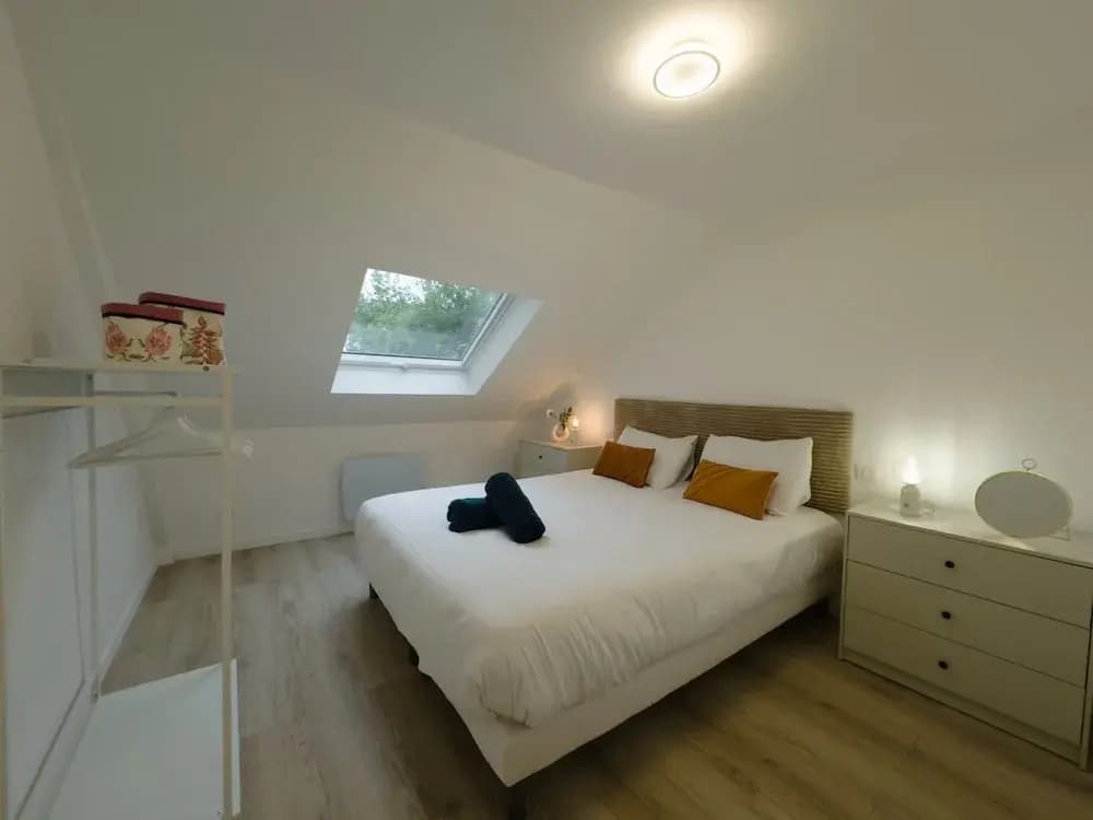 Modern Comfort in the Heart of Le Mans - Photo 2
