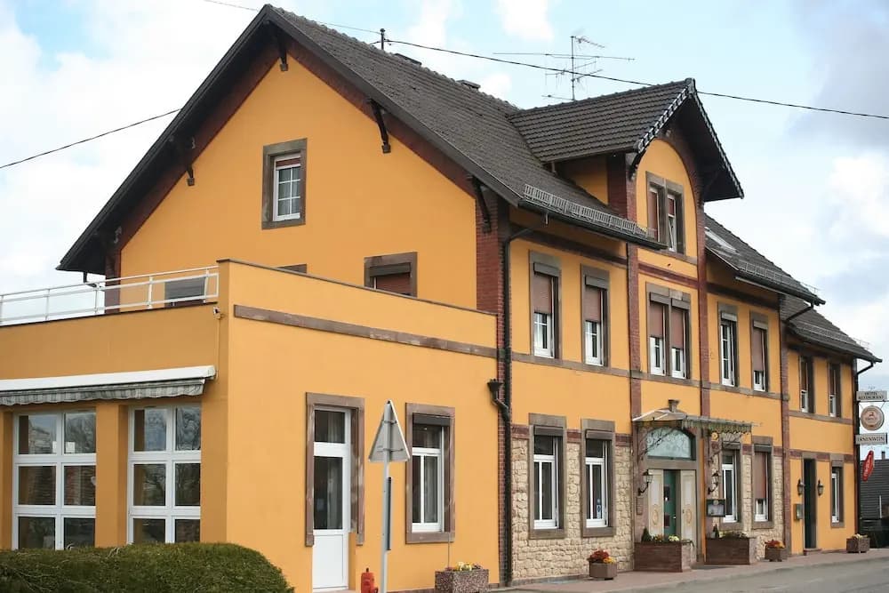 Hotel Restaurant Ernenwein - Photo 1