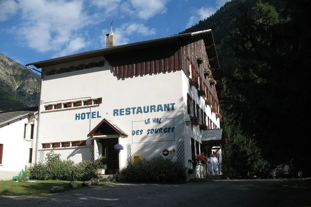 Hôtel le Val des Sources - Photo 1
