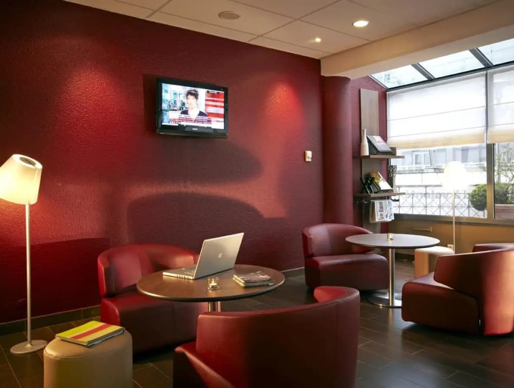 Campanile PRIME - Saint-Quentin-en-Yvelines - Photo 2