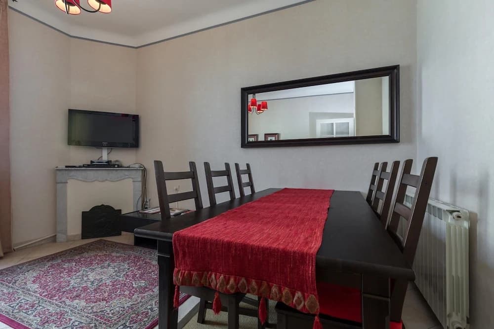Three Bedroom two Bathroom Apartment in Center of Cannes on Quiet Street Minutes From the Palais - 2002 - Miniature 7