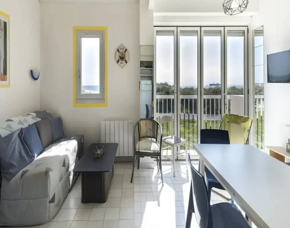 A Bright Beachside Escap - Photo 2