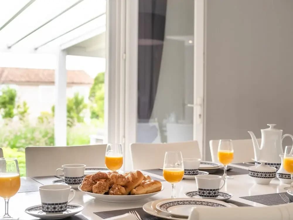 Luxurious Villa in Saint Genies de Fontedit With Heated Pool - Miniature 7