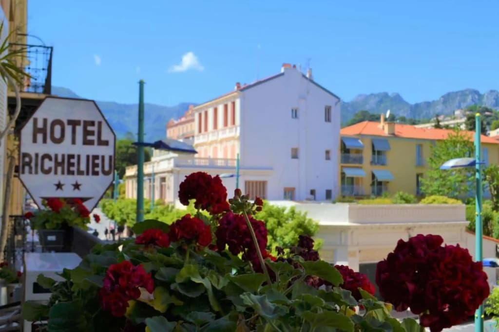 Hôtel Louvia - Photo 1