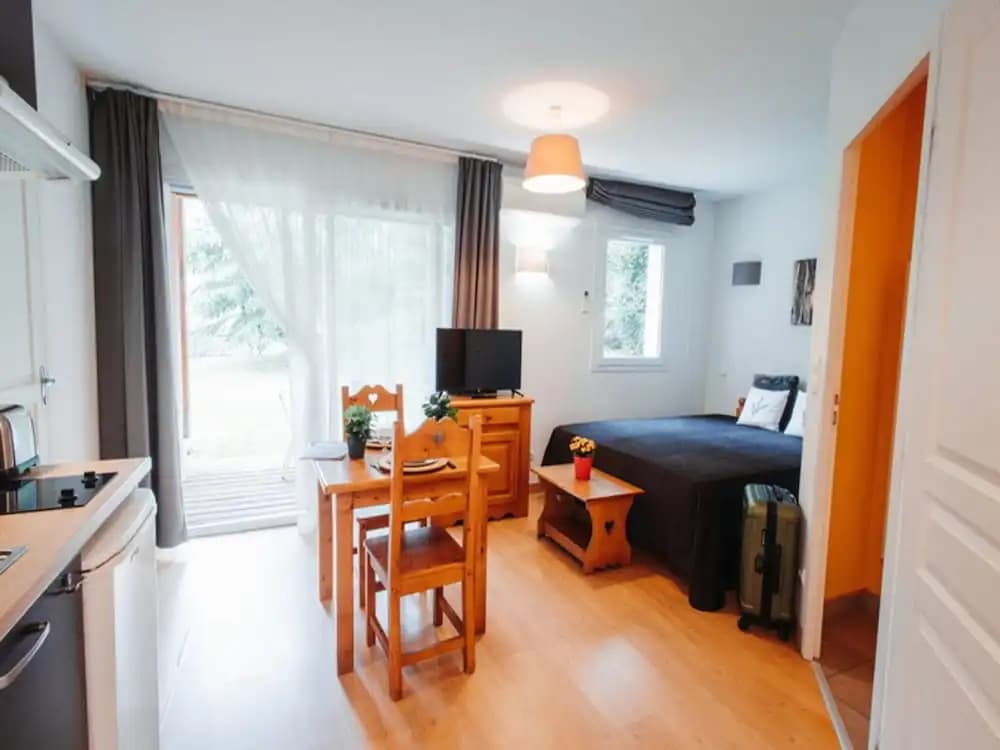 Cozy 2-bedroom Apartment for 4 People - Photo 2