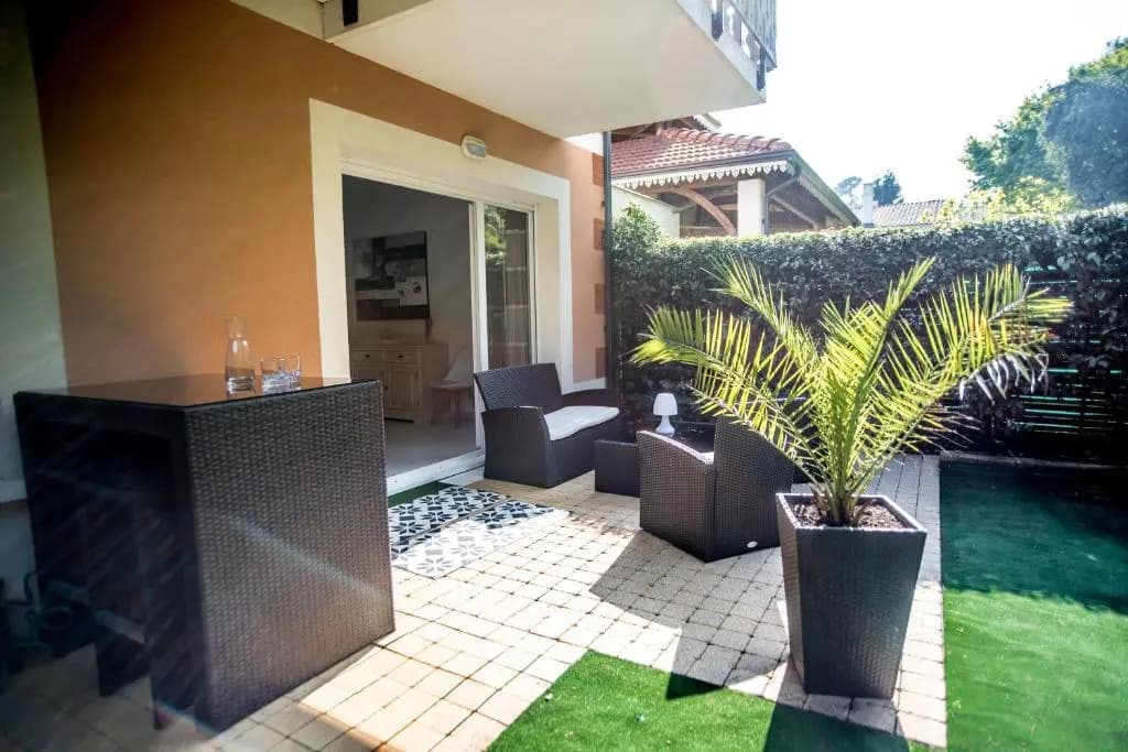 Appartement 90 m2 avec parking terrasse balcons, proche du port et plages - Miniature 8
