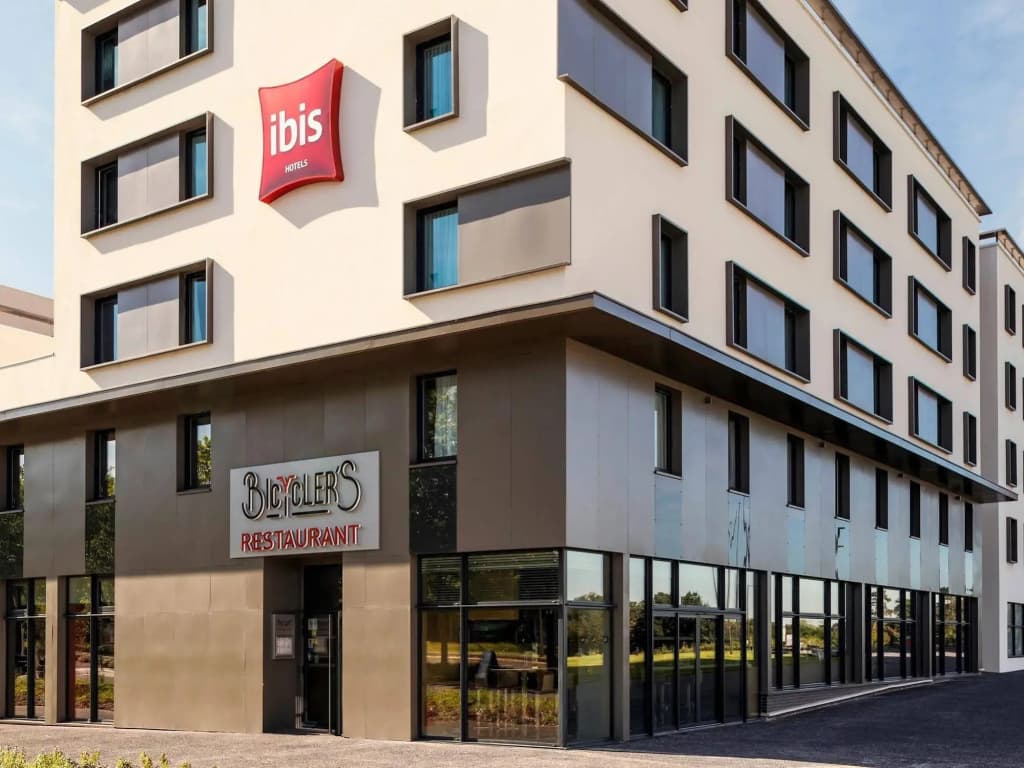 ibis Saint Quentin En Yvelines Velodrome - Photo 1