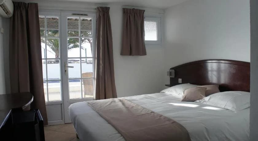 Agay Beach Hotel - Photo 3