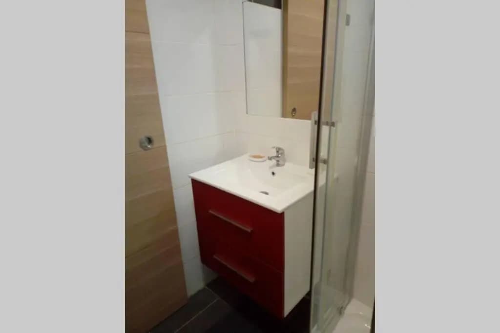 Appartement 35 m2 , climatisé, à 400m des plages - Miniature 8