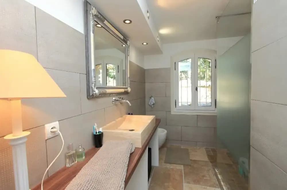Provencal Villa in the Heart of the Luberon Scrubland - Miniature 6